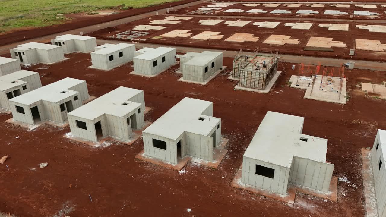 Vista aérea de casas em construção